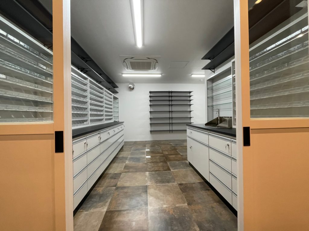 大阪府　薬局新装工事